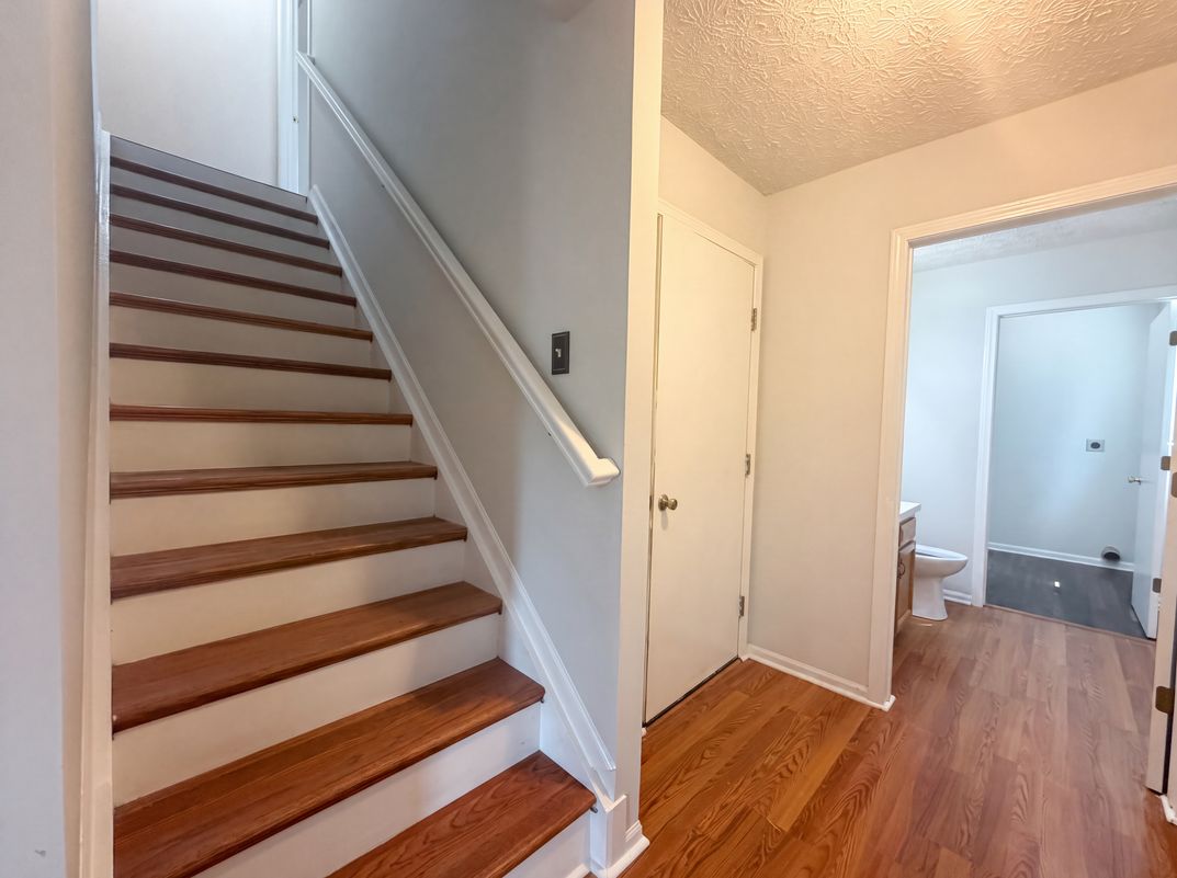 Photo 9 of 32 of 1618 Saddlebrook Dr, Heath, OH