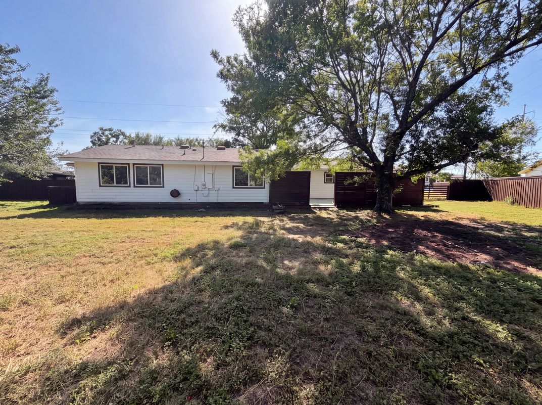 Photo 5 of 18 of 10504 Ruidosa St, Austin, TX