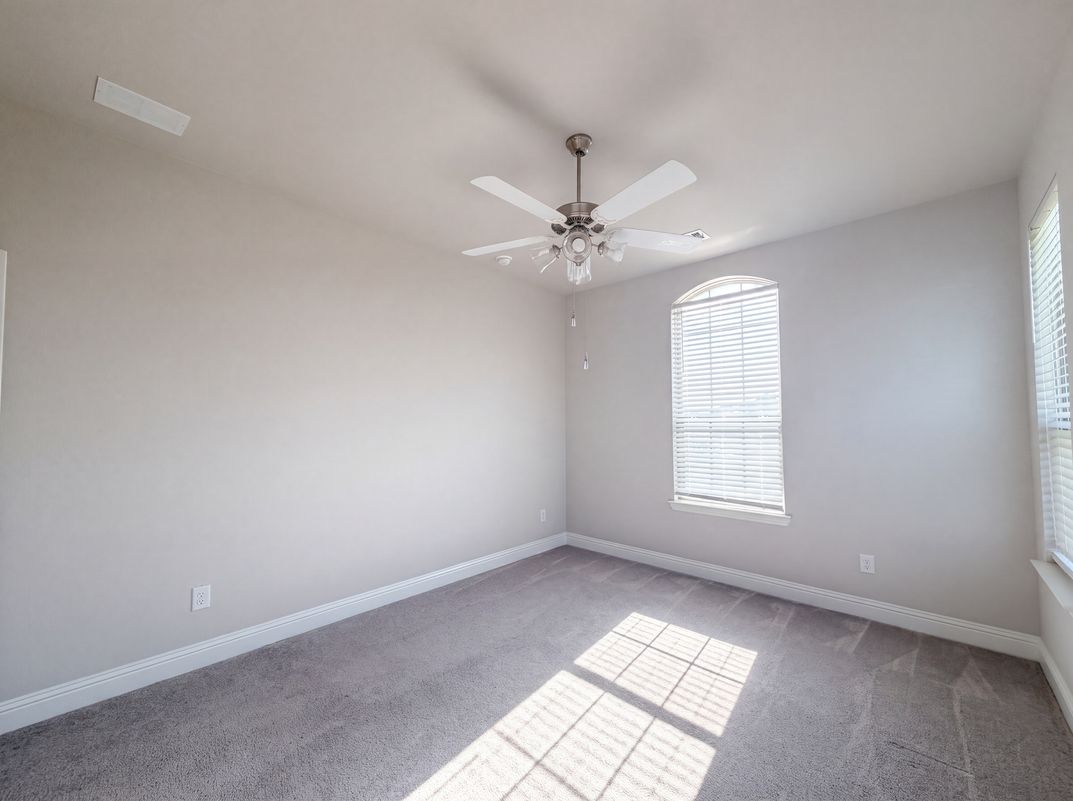 Photo 17 of 46 of 1208 Redbud St, Howe, TX