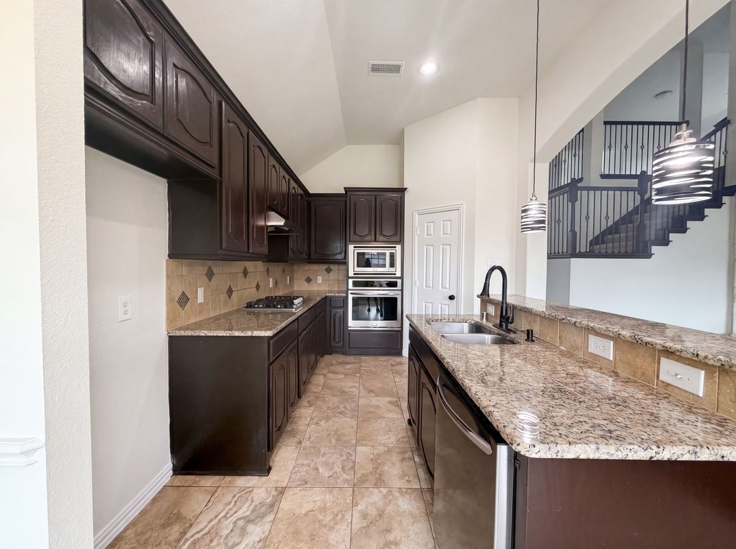 Photo 2 of 17 of 1421 Caruth Ln, Celina, TX