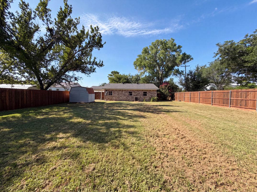 Photo 5 of 19 of 502 Jennings St, Nocona, TX