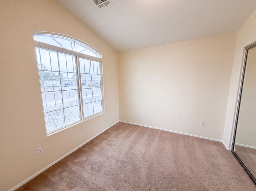 Photo 15 of 27 of 18792 Dogwood Ct, Adelanto, CA