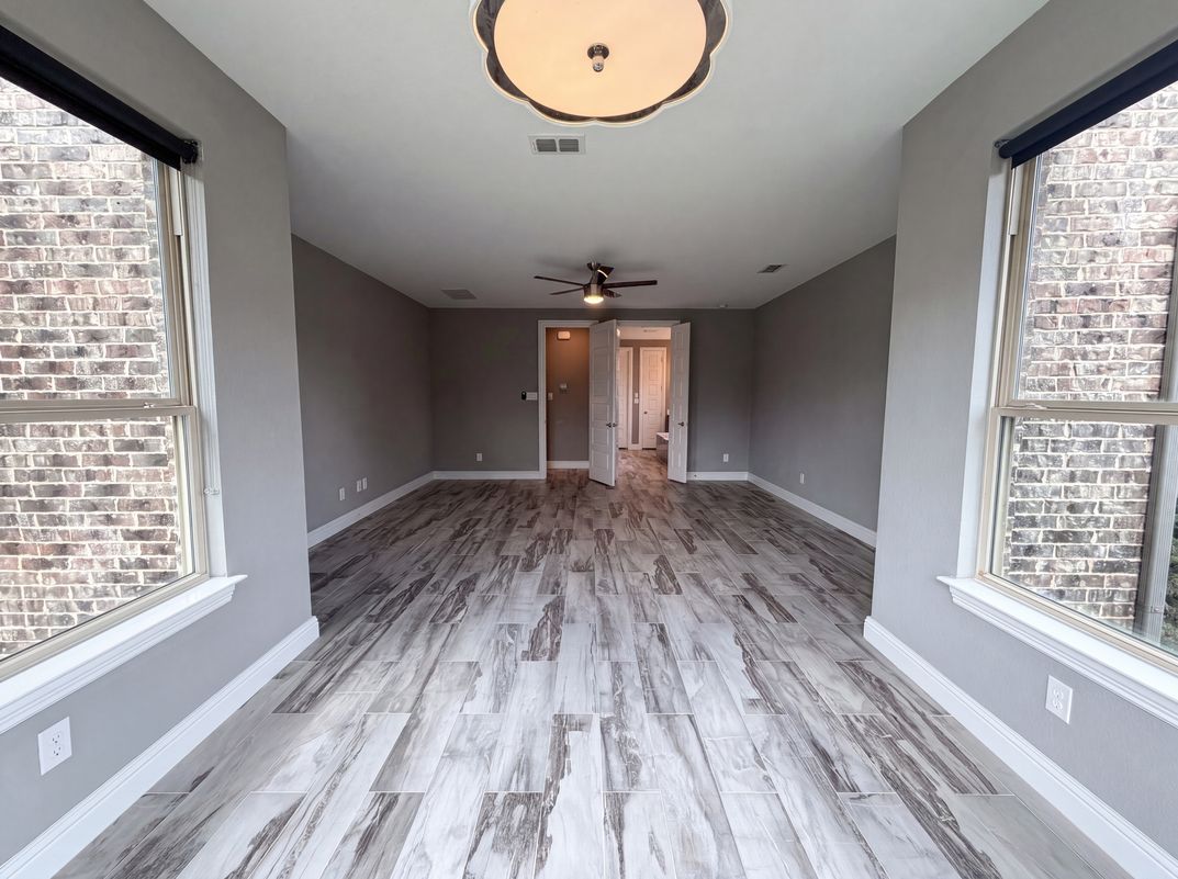 Photo 4 of 42 of 7221 Durand Dr, Irving, TX