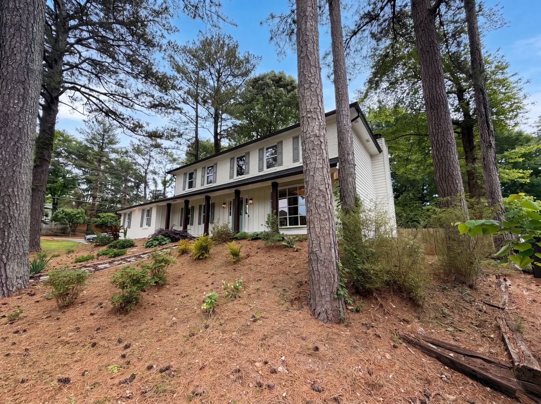 Photo 30 of 38 of 1772 Huntingford Dr, Marietta, GA