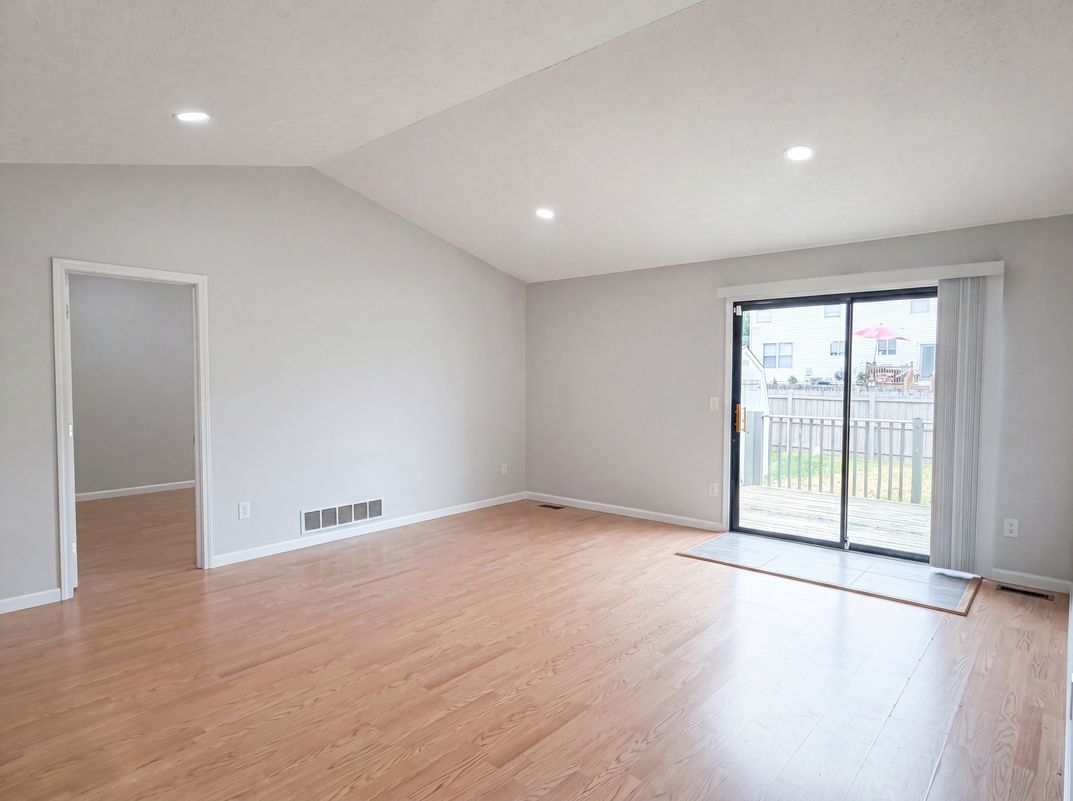 Photo 3 of 28 of 195 Brackbill Ct, Pickerington, OH