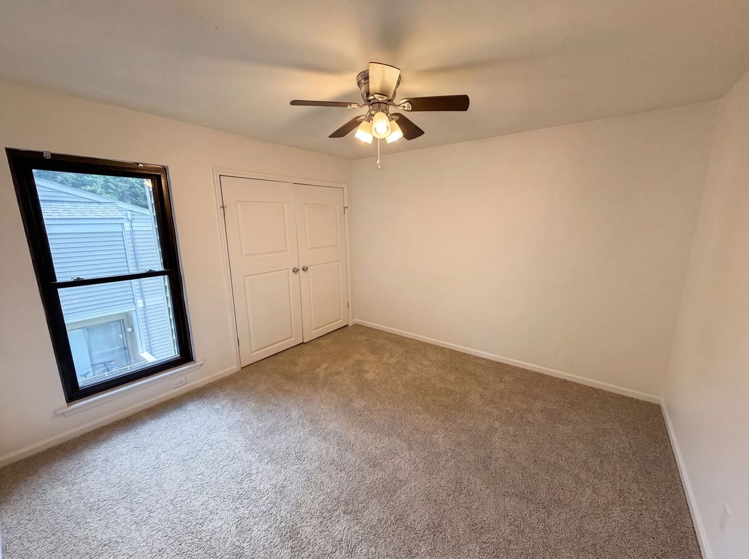 Photo 4 of 20 of 1625 Merry Oaks Rd, Charlotte, NC