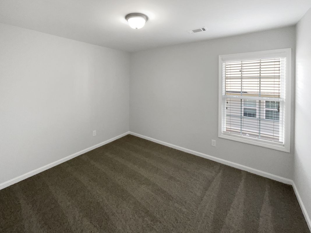 Photo 16 of 52 of 1622 Halliard Dr, Lawrenceville, GA