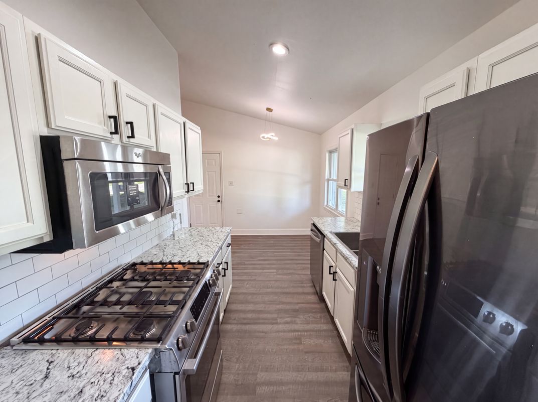 Photo 7 of 15 of 932 Lincoln Dr, Circleville, OH
