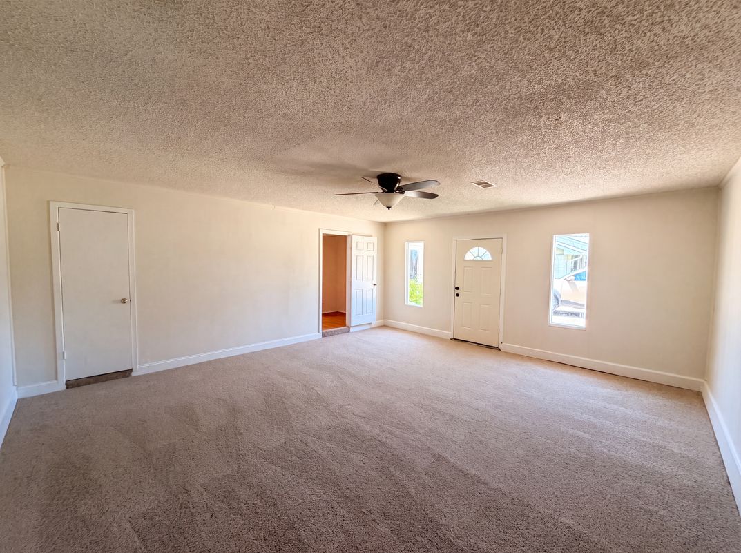 Photo 7 of 18 of 414 Meadowhill Dr, Garland, TX