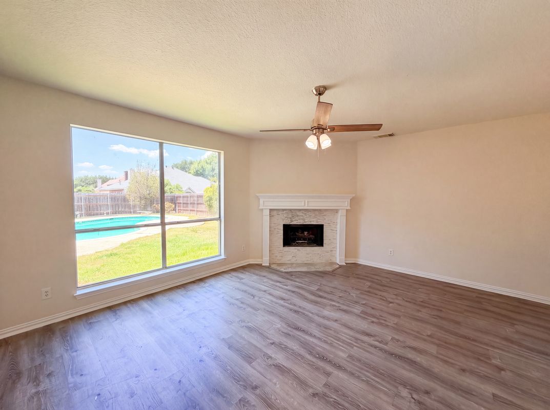 Photo 8 of 22 of 3106 Westshore Dr, Rowlett, TX