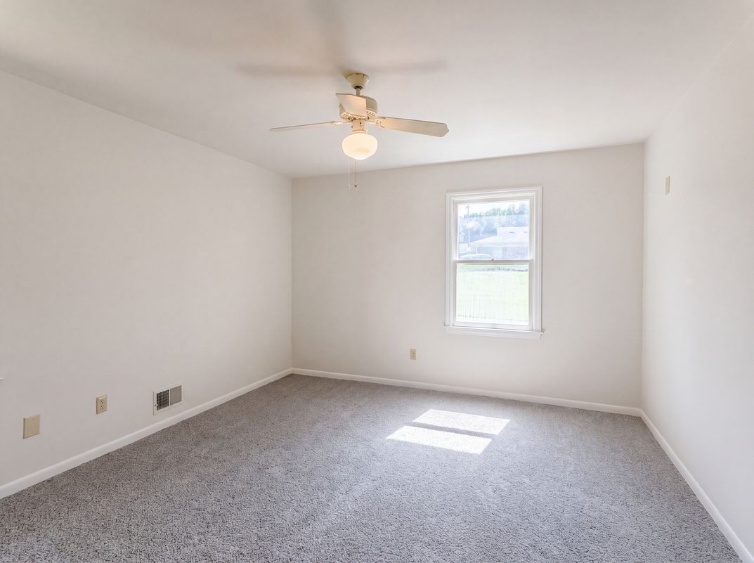 Photo 6 of 32 of 604 Meadowbrook Dr, Spartanburg, SC