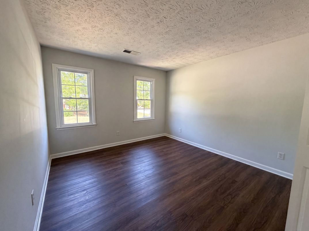 Photo 8 of 22 of 1033 Chestnut Hill Cir SW, Marietta, GA