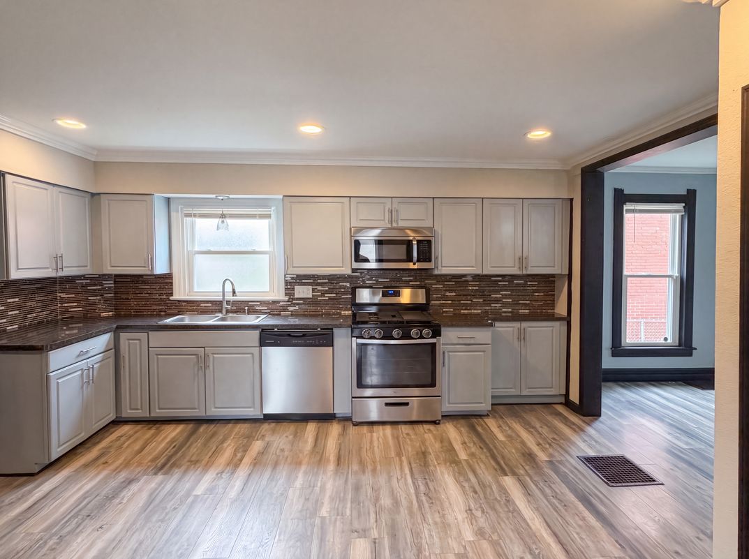 Photo 26 of 32 of 608 Howland Ave, Toledo, OH