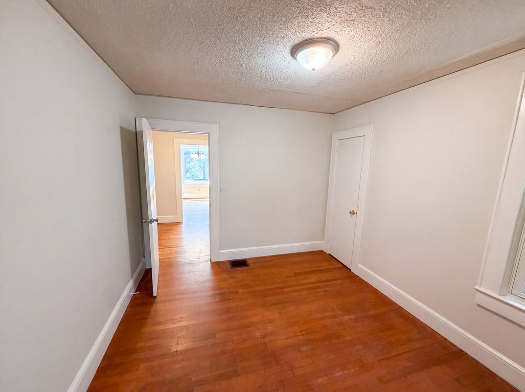 Photo 11 of 16 of 309 E Blue Ridge Dr, Greenville, SC