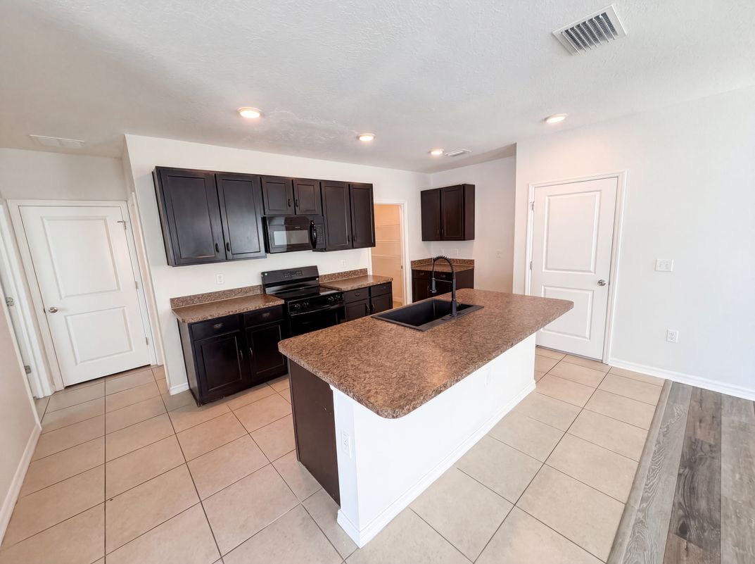 Property photo 2 of 10225 Mangrove Well Rd