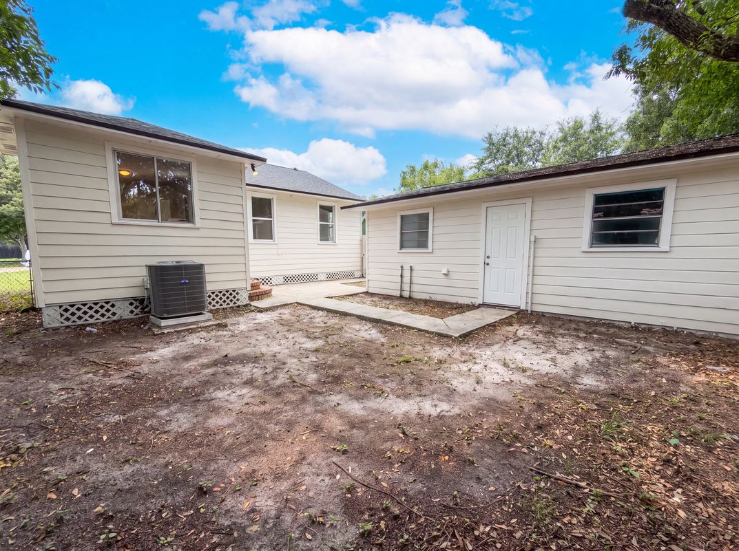 Photo 5 of 18 of 7329 Wilder Ave, Jacksonville, FL