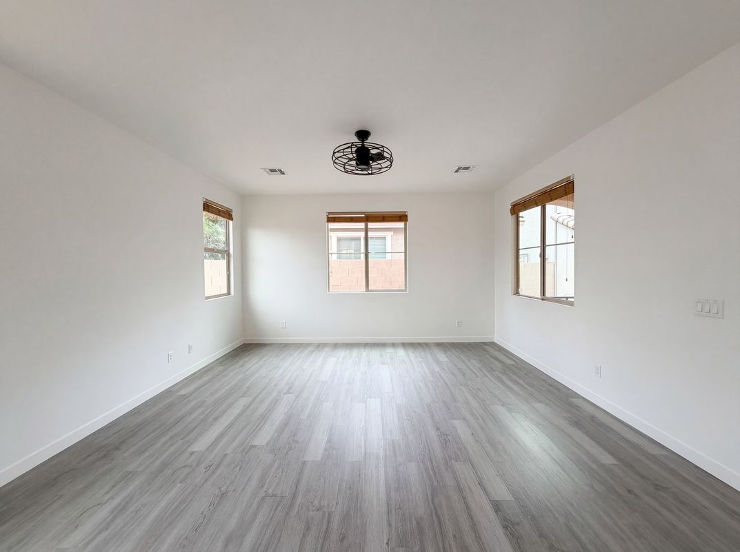Photo 8 of 24 of 2739 N 73rd Dr, Phoenix, AZ