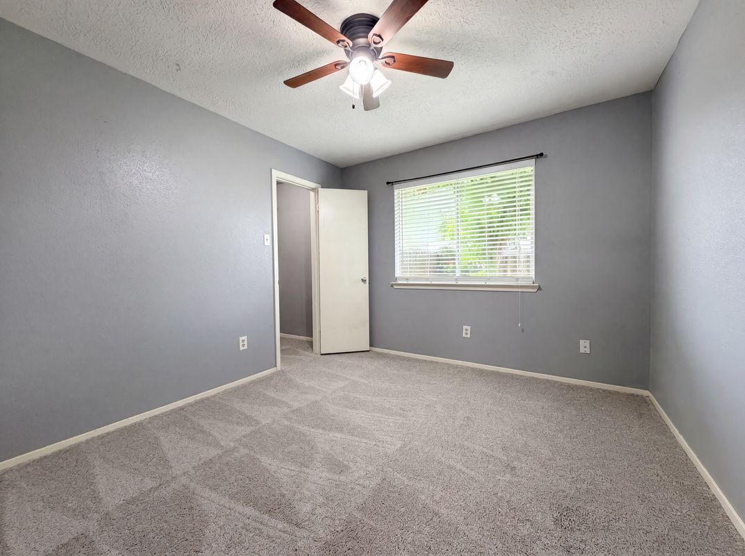 Photo 13 of 17 of 6710 Renfro Dr, Richmond, TX