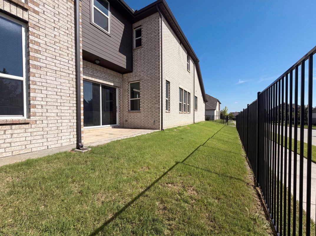 Photo 5 of 34 of 8200 Bethpage Dr, McKinney, TX