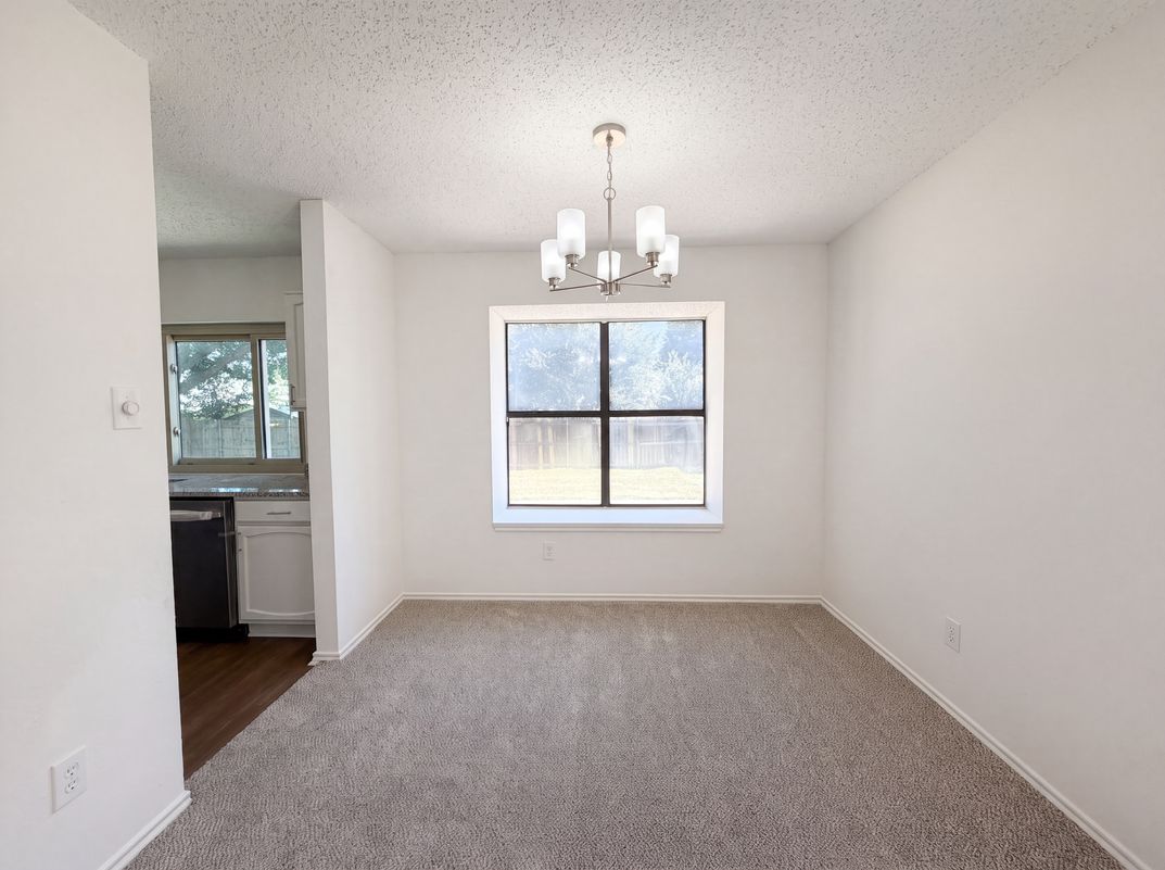 Photo 6 of 17 of 220 Creekwood Ln, Fort Worth, TX