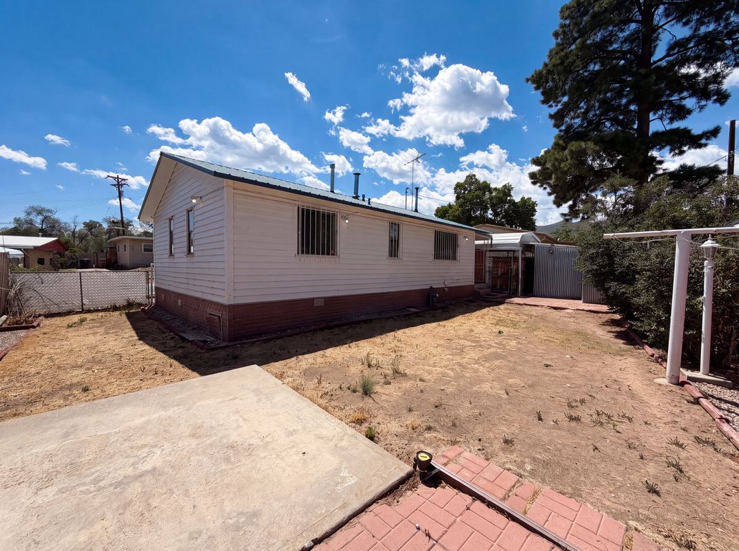 Photo 5 of 21 of 1758 39th St, Los Alamos, NM
