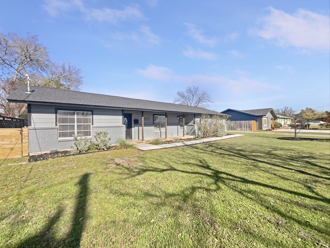Photo 15 of 18 of 1105 E 17th St, Georgetown, TX