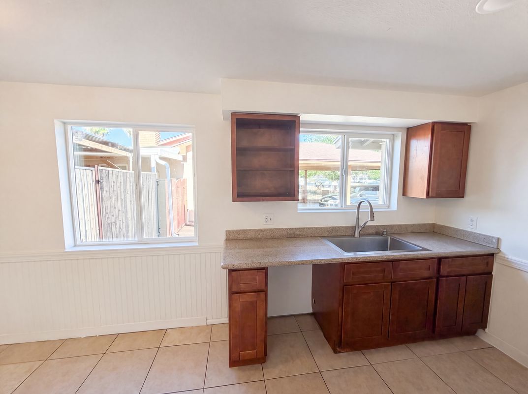 Photo 8 of 27 of 5617 W Hatcher Rd, Glendale, AZ