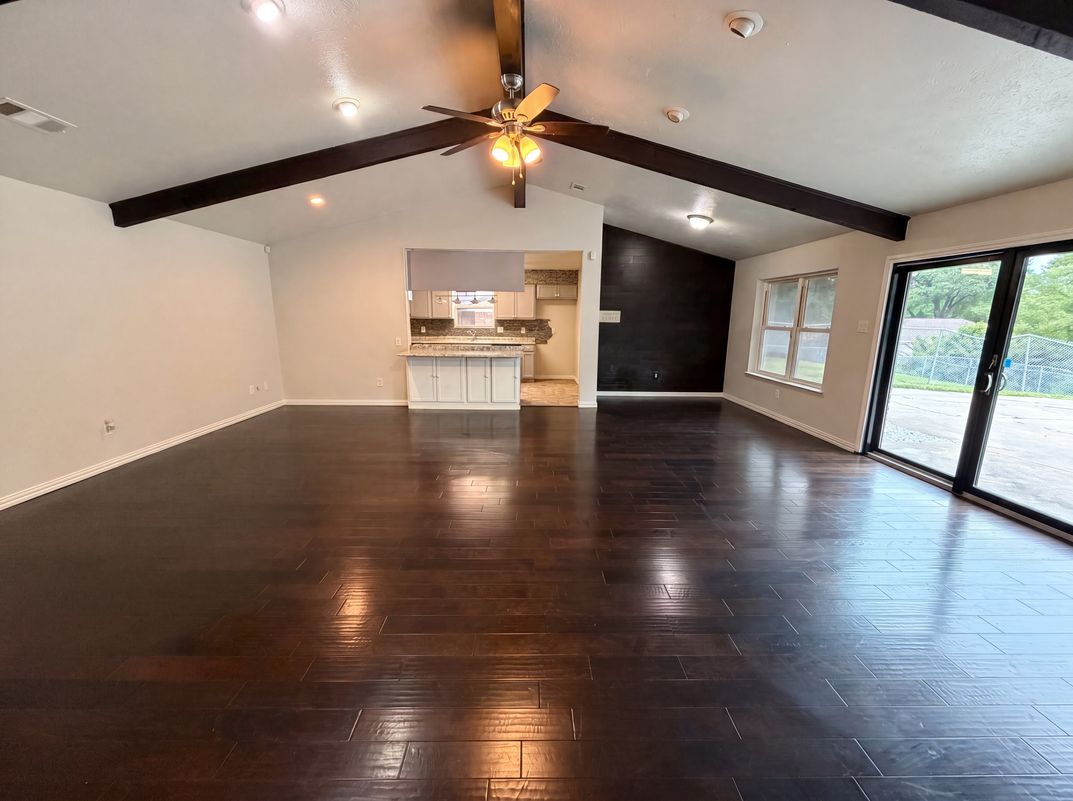 Photo 3 of 21 of 316 Brookwood Dr, Desoto, TX