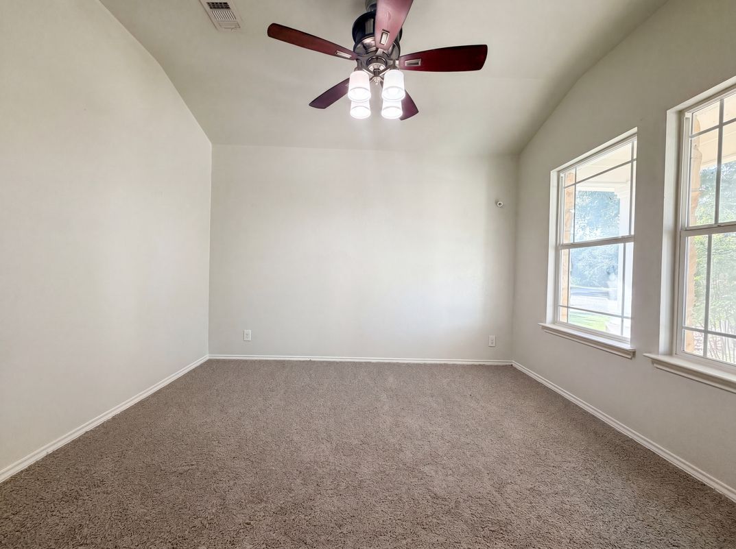 Photo 13 of 16 of 2886 Oakbranch Rdg, New Braunfels, TX