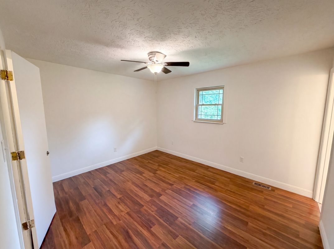 Photo 17 of 30 of 8505 Troutman Ln, Knoxville, TN