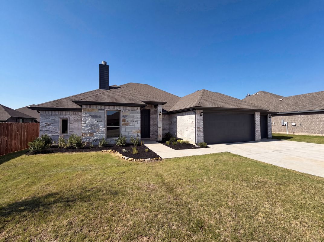 Photo 18 of 20 of 1530 Woodmere Dr, Krum, TX