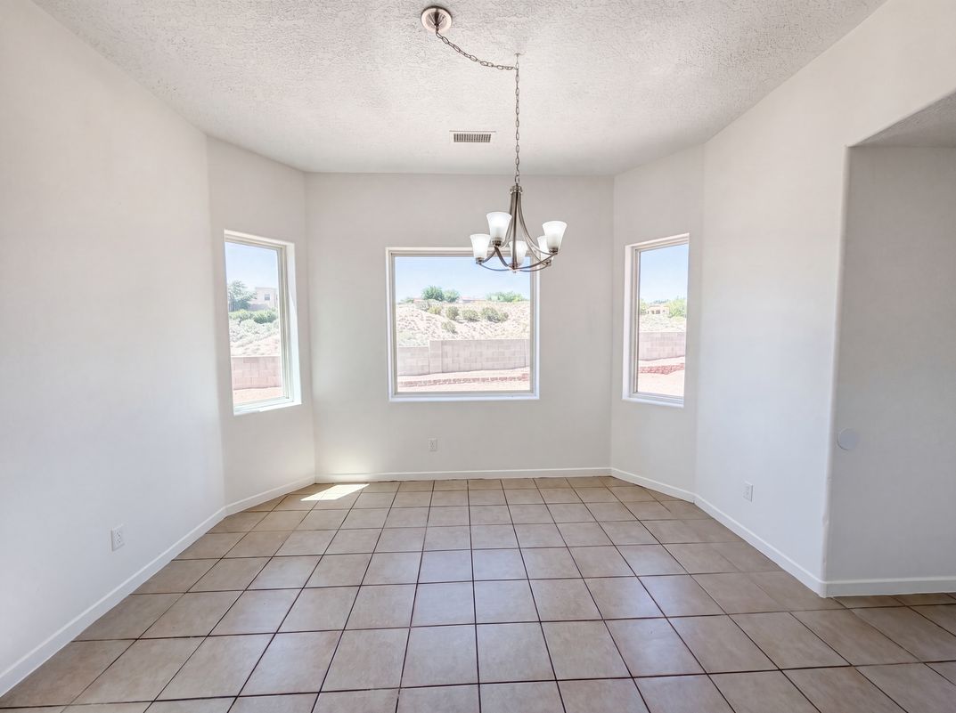 Photo 7 of 22 of 2516 Milagro Ridge Ct NE, Rio Rancho, NM