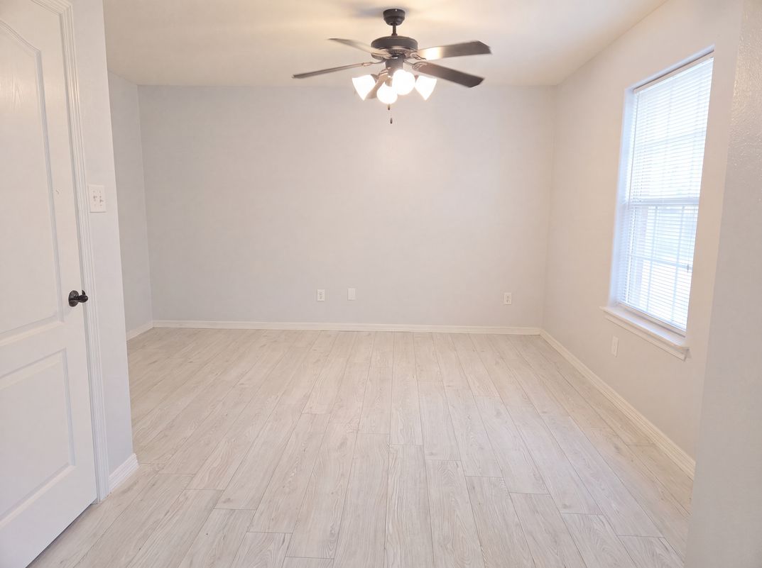 Photo 12 of 26 of 2116 S 6th St, McAllen, TX