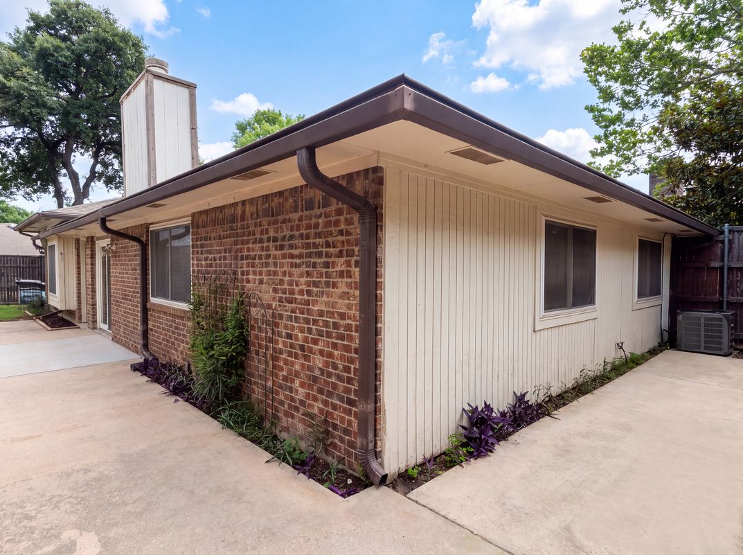 Photo 5 of 21 of 2604 Leo Dr, Garland, TX