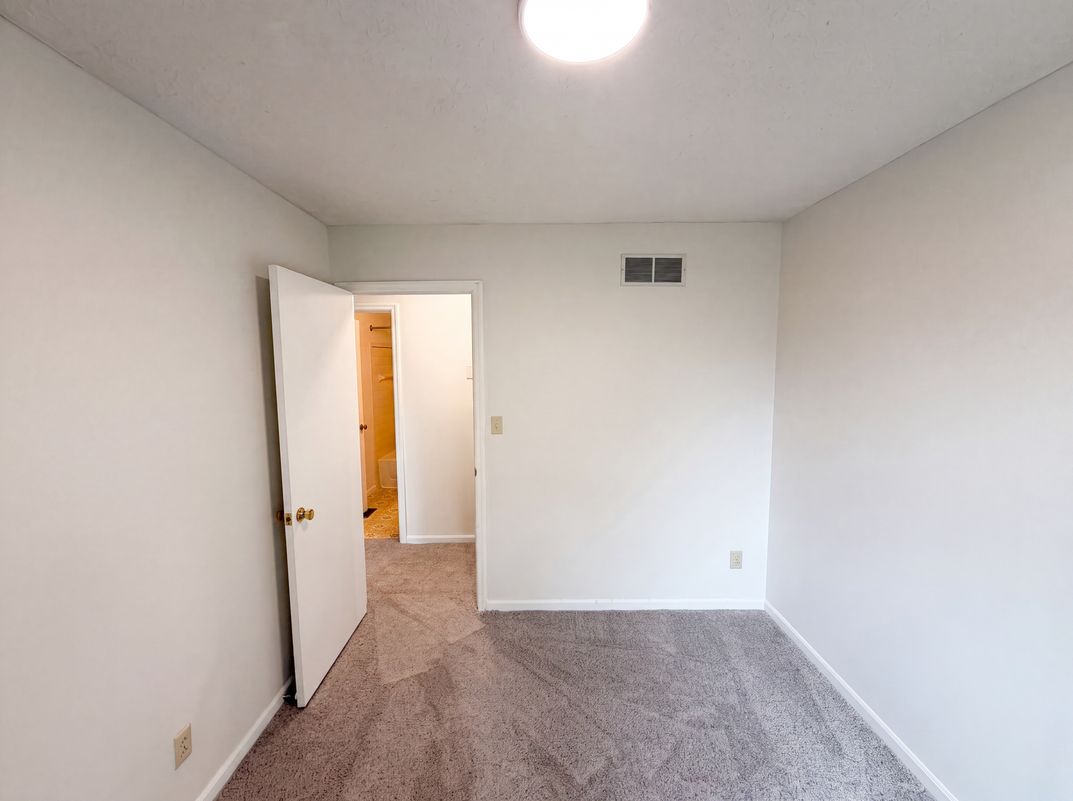 Photo 13 of 31 of 3920 Cedric Ln, Dublin, OH