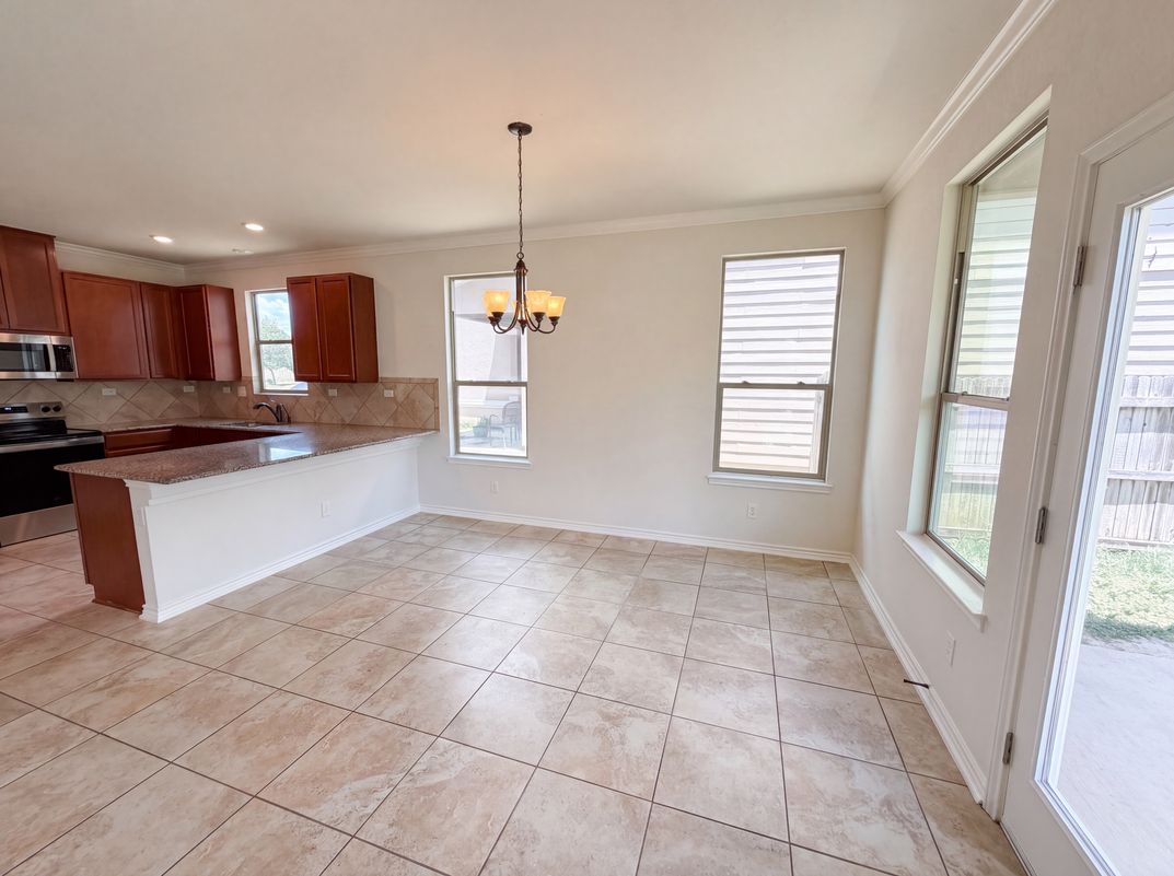 Photo 6 of 21 of 2100 Brandywine Dr, New Braunfels, TX