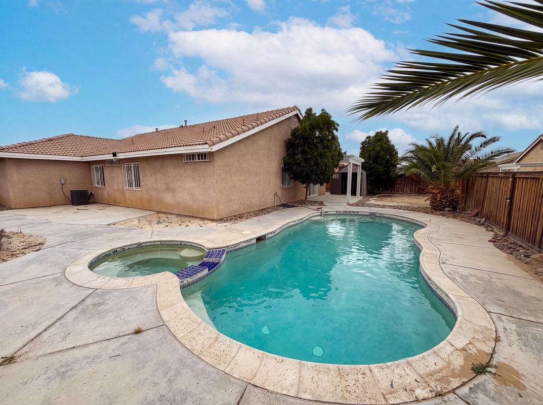 Photo 4 of 27 of 18792 Dogwood Ct, Adelanto, CA
