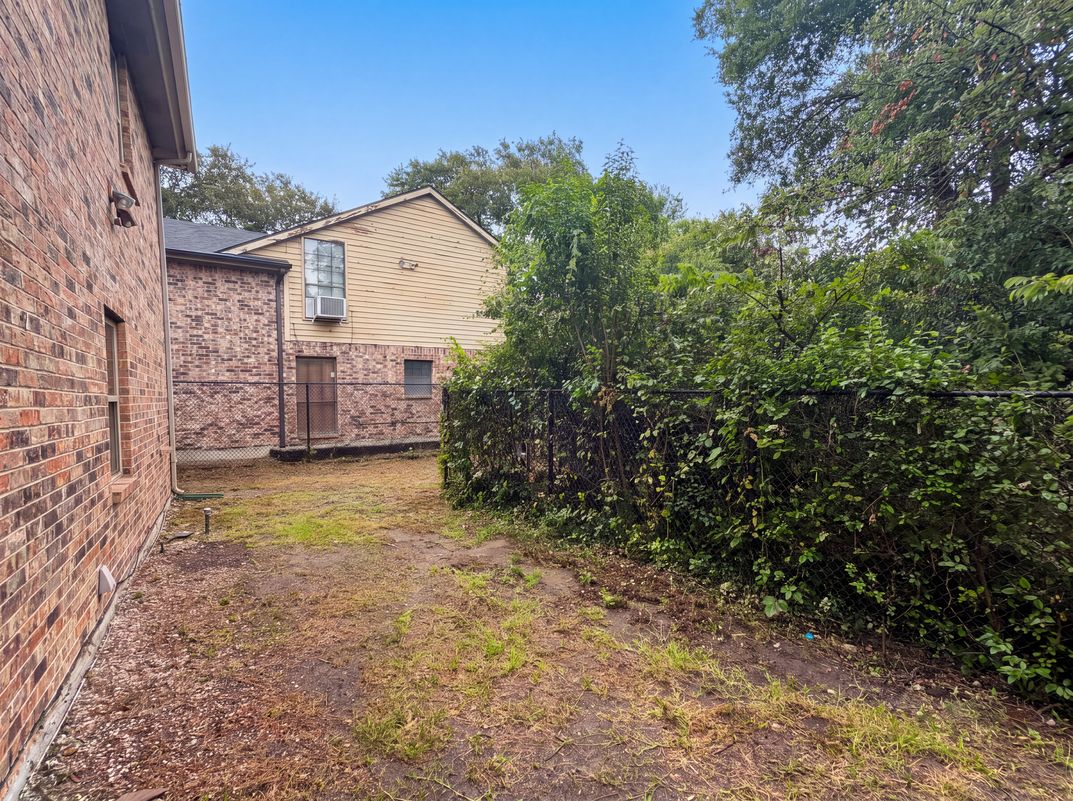 Photo 15 of 19 of 13324 Pandora Cir, Dallas, TX