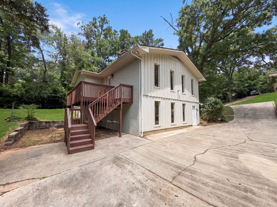 Photo 22 of 25 of 1909 Wisterwood Dr, Hoover, AL