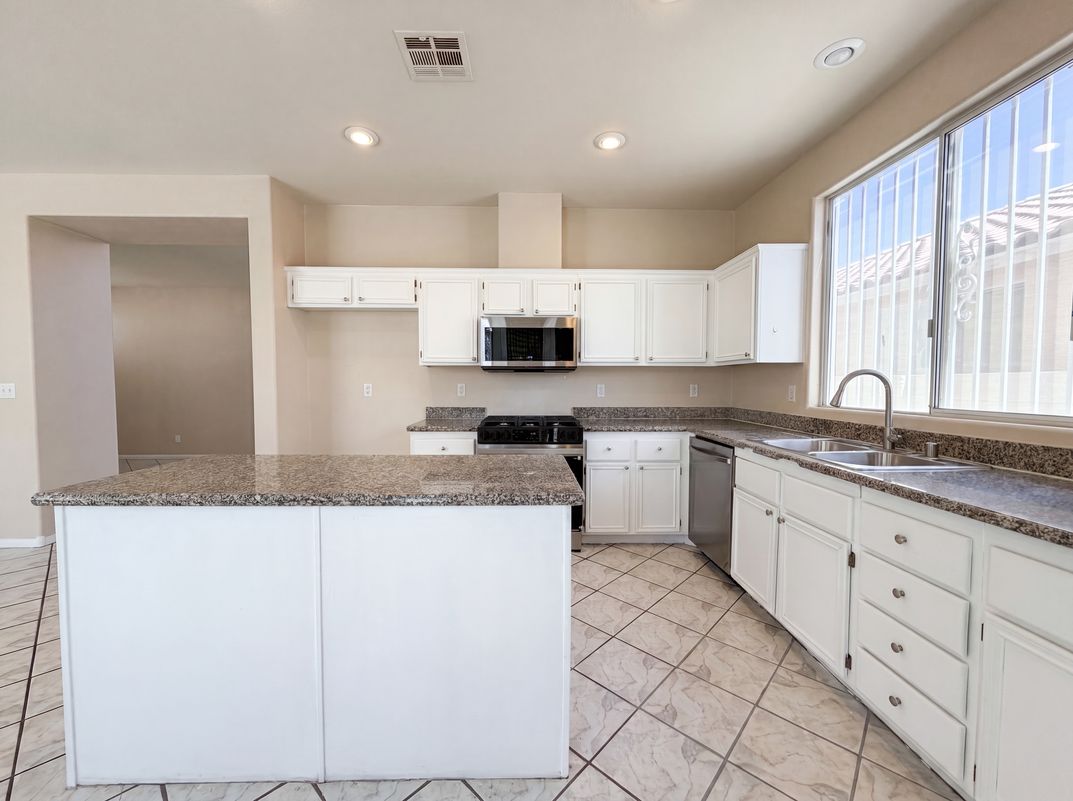 Photo 10 of 27 of 9515 Windborne Ave, Las Vegas, NV