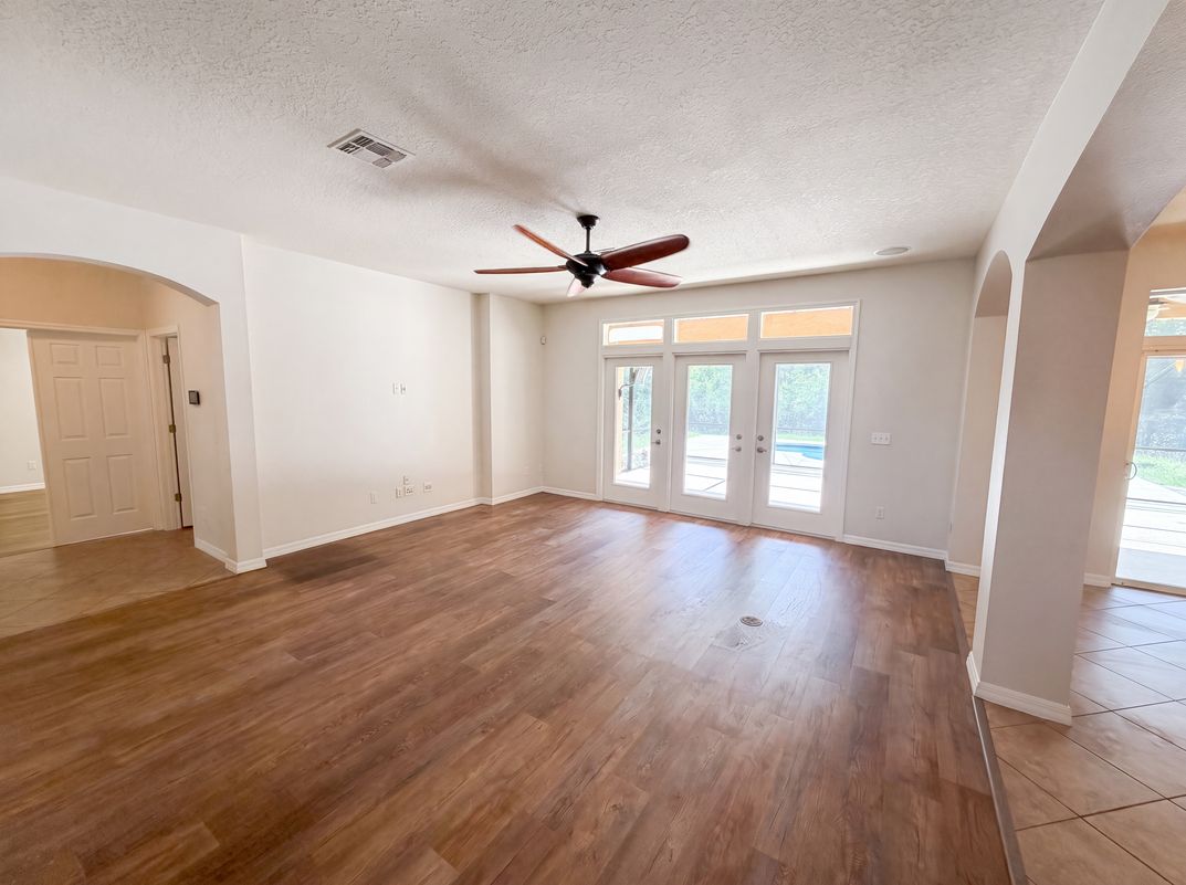 Photo 3 of 46 of 280 Chandler Cir, Oviedo, FL