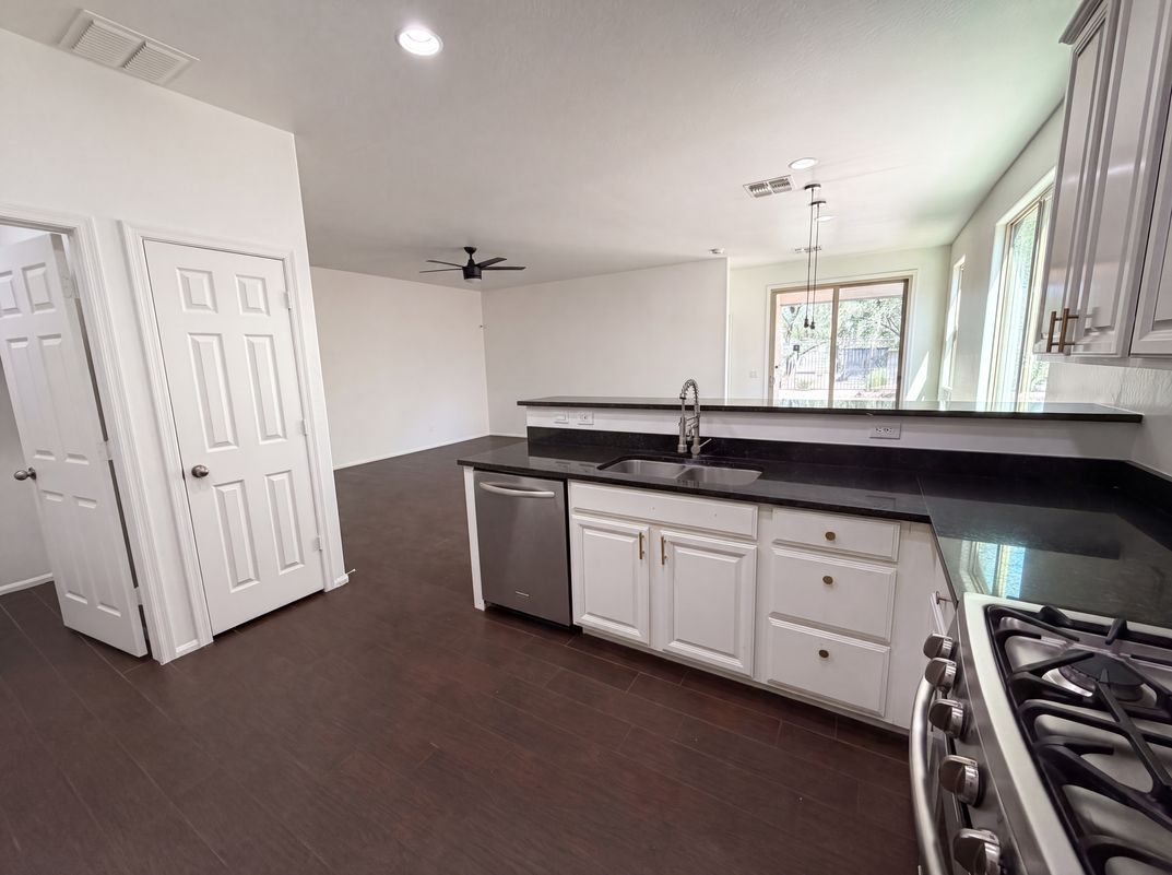 Photo 7 of 21 of 4541 S Merriman Way, Gilbert, AZ