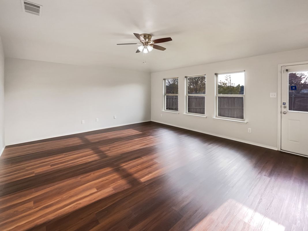 Photo 3 of 16 of 2052 Fair Weather Dr, Lancaster, TX