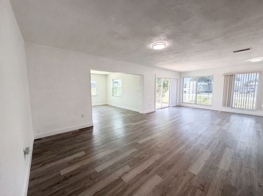 Property photo 3 of 21530 Glendale Ave