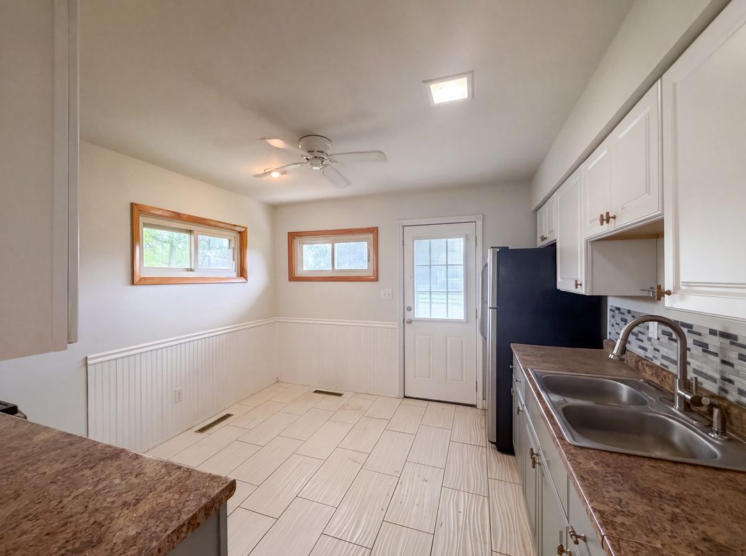 Photo 8 of 26 of 2221 Myrtle Ave, Columbus, OH