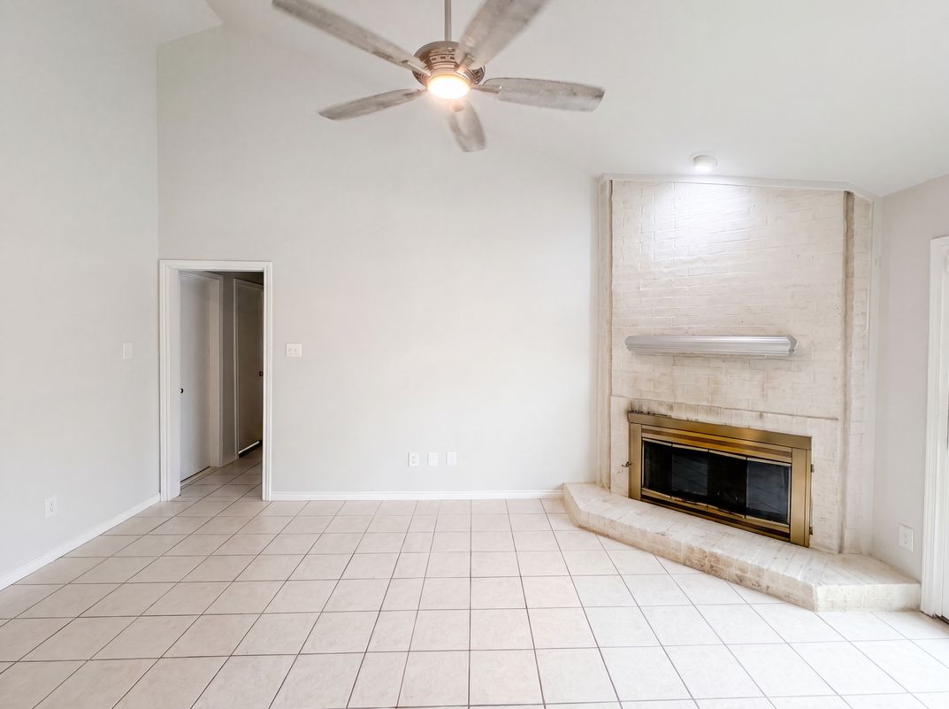 Property photo 3 of 2604 Leo Dr