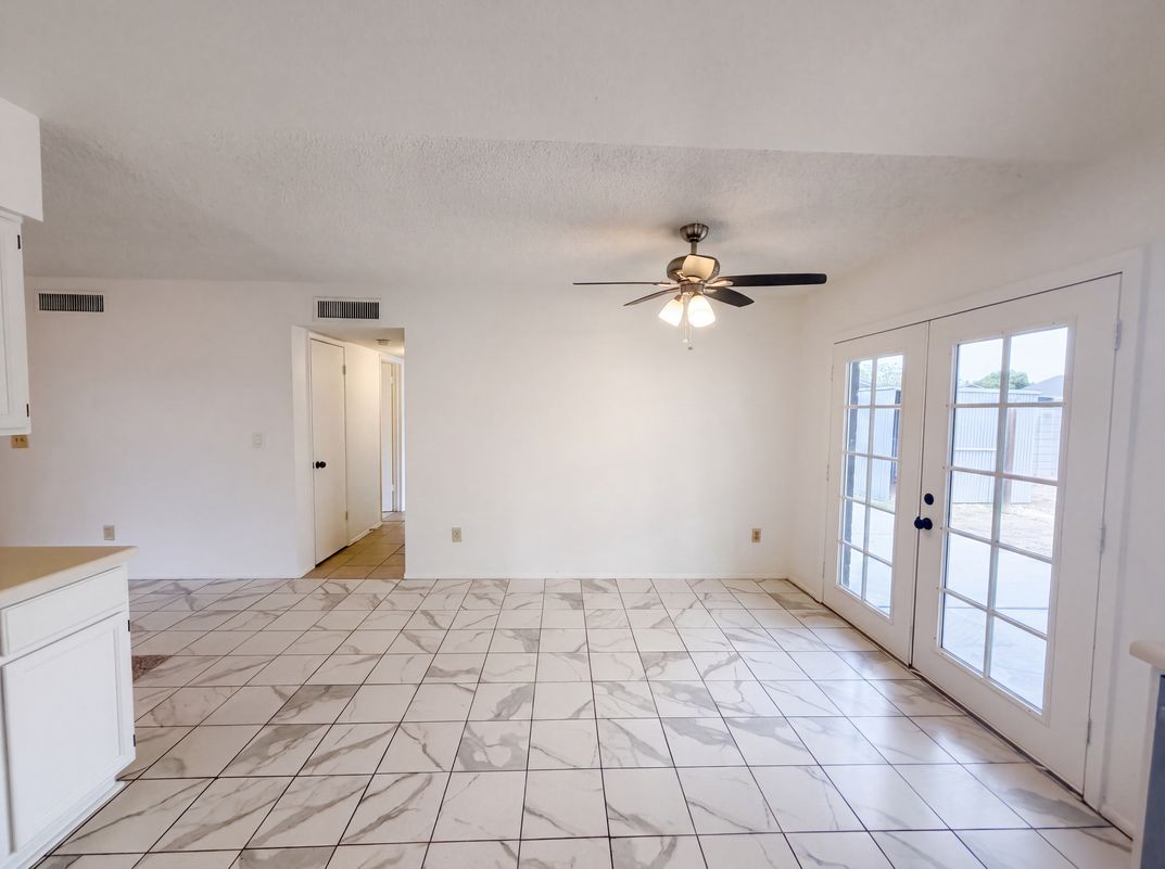 Photo 8 of 21 of 6036 N 72nd Dr, Glendale, AZ