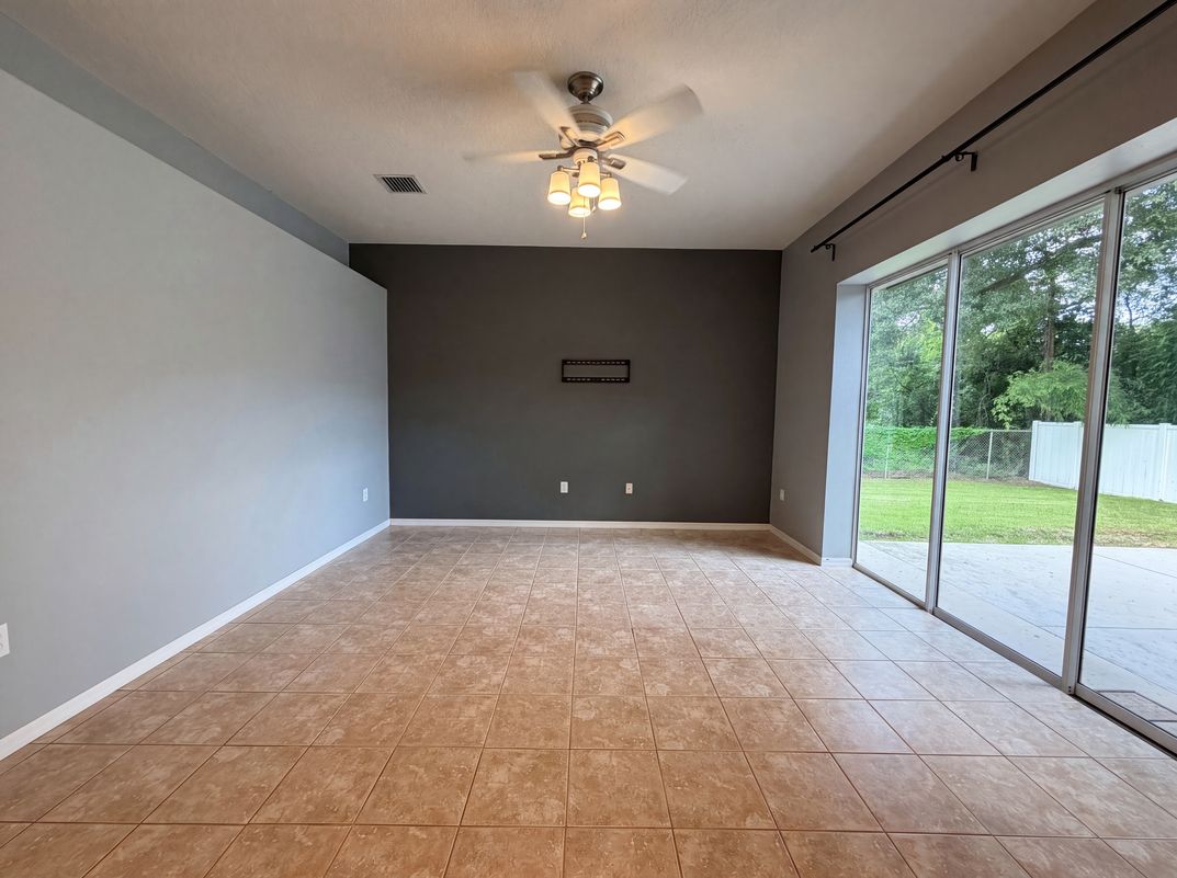 Photo 8 of 24 of 222 Taylor Bay Ln, Brandon, FL