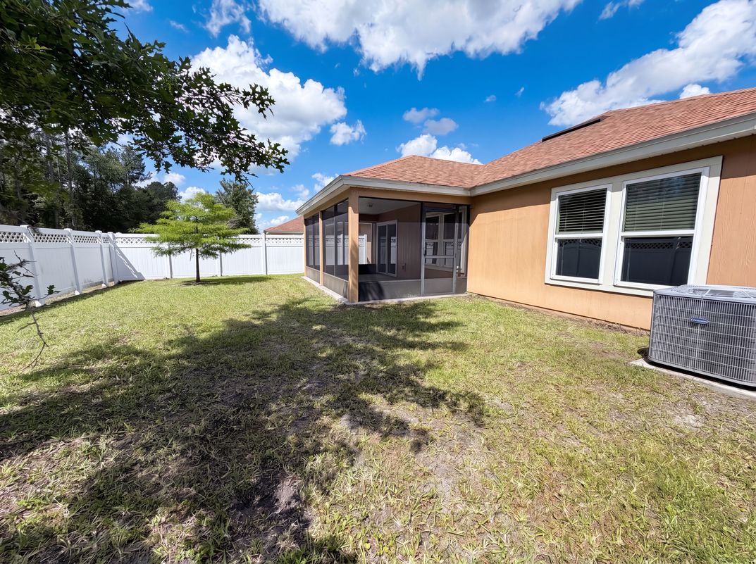 Photo 5 of 18 of 351 Hepburn Rd, Orange Park, FL