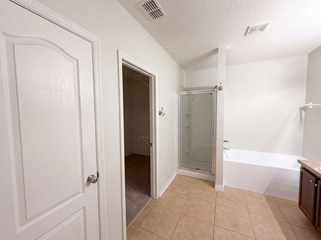 Photo 7 of 24 of 12902 Scout Ct, Grand Island, FL